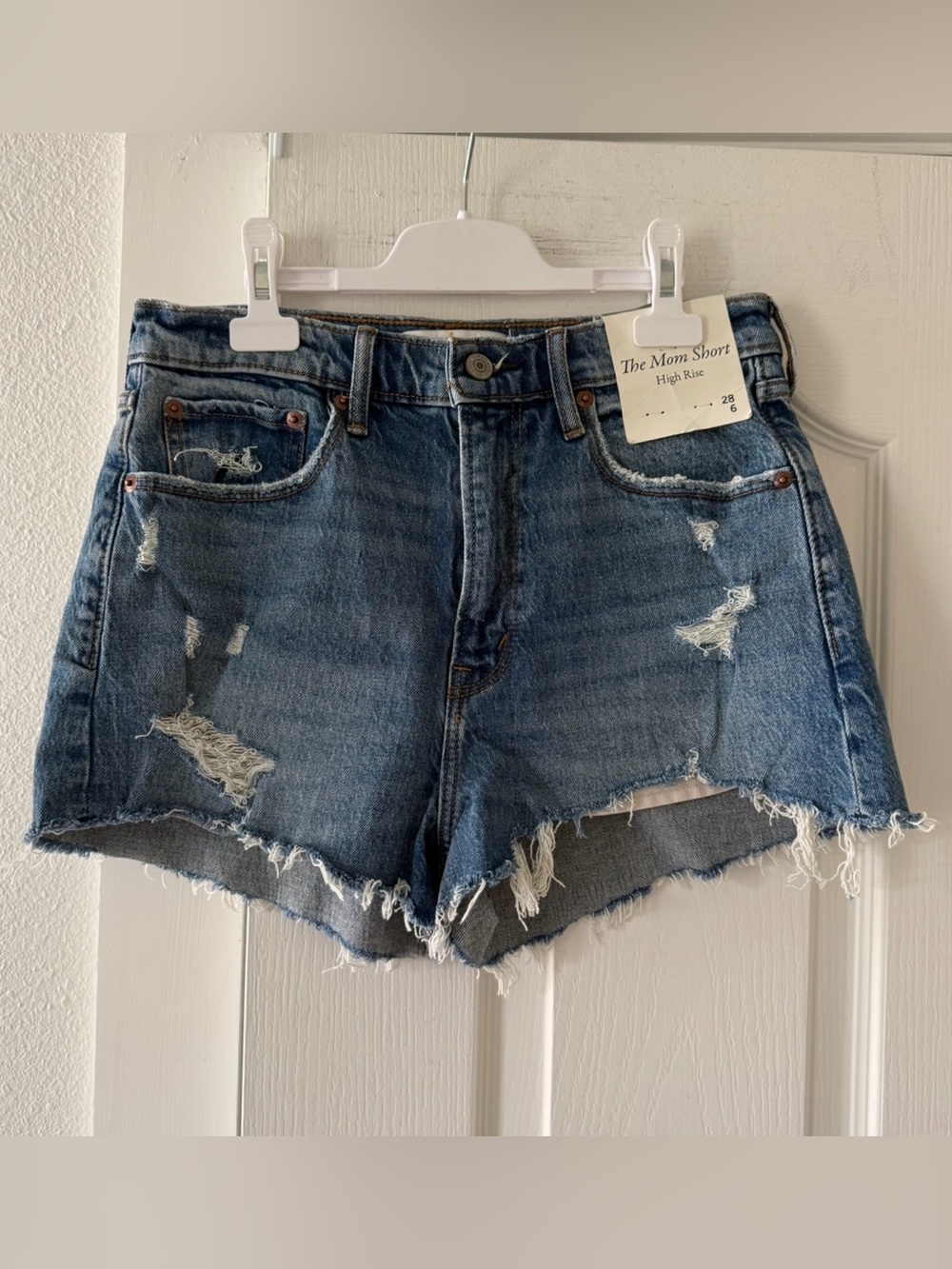 NWT Abercrombie & Fitch The Mom Short High Rise Distressed Denim Shorts 28